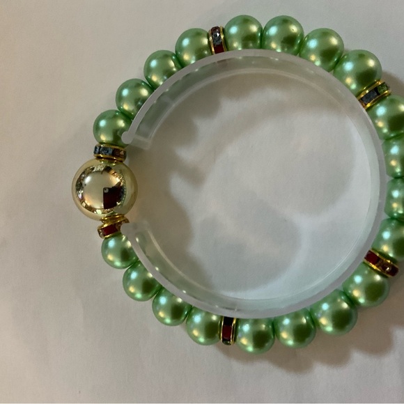 Hand Crafted Elegant Green Pearl Jewelry Set Stretch Bracelet Pierced Earrings - Picture 5 of 7